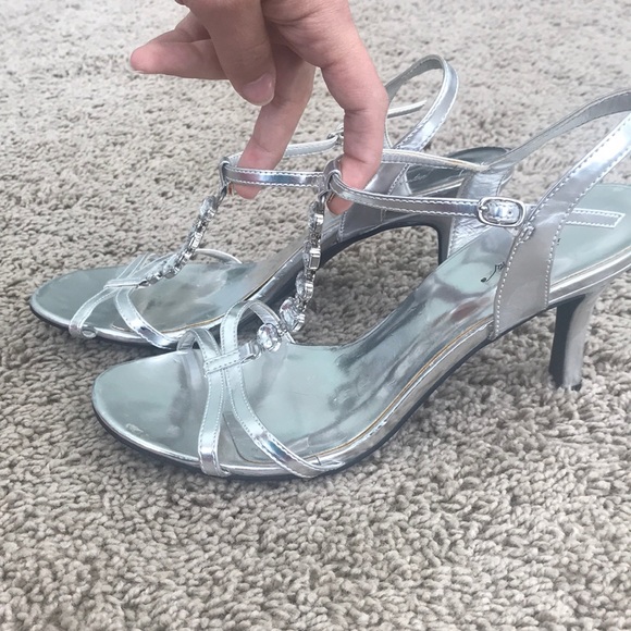 Jacqueline Ferrar Silver Heels size 9 - Picture 2 of 6